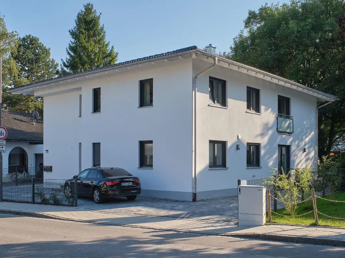 Nxt Liv I Kliniknah I 120Qm Mit Balkon I Nah Zu Seen & Berge Bad Aibling 0*,  Germany